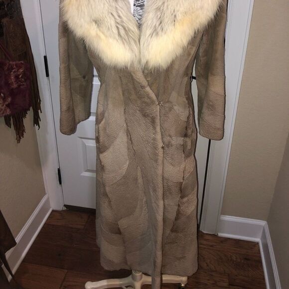 Sheared Beaver Coat with‎ Huge Fox Collar - Picture 2 of 8